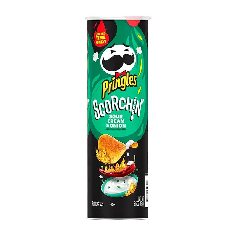 Läs mer om Pringles Scorchin Sourcream & Onion 158g