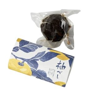 Yubeshi Helfermenterad Yuzu fylld med miso (japansk delikatess)